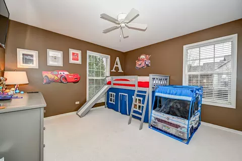Bedroom - 2136 Yale Cir, Hoffman Estates, IL 60192 photo 2 of 3