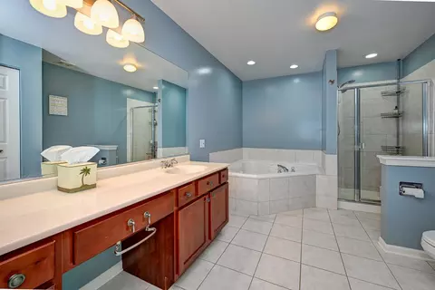 Bath - 2136 Yale Cir, Hoffman Estates, IL 60192 photo 2 of 5