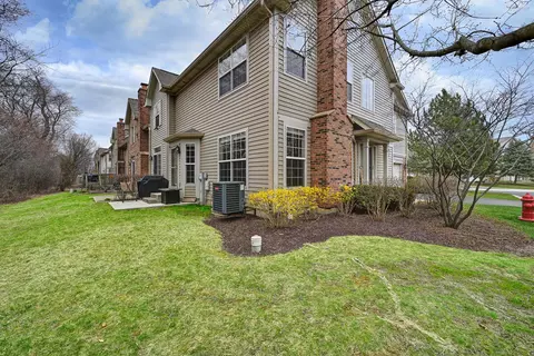 Exterior - 2136 Yale Cir, Hoffman Estates, IL 60192 photo 2 of 2