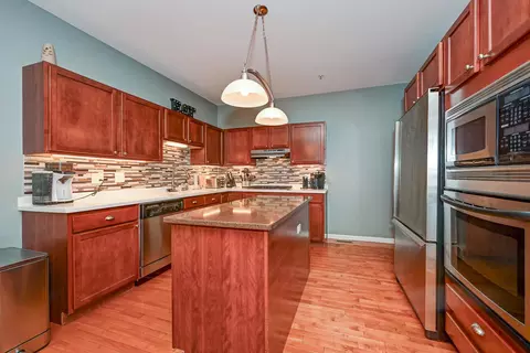 Kitchen - 2136 Yale Cir, Hoffman Estates, IL 60192 photo 2 of 2