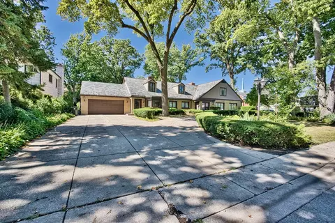 6776 N Laporte Ave, Lincolnwood, IL 60712