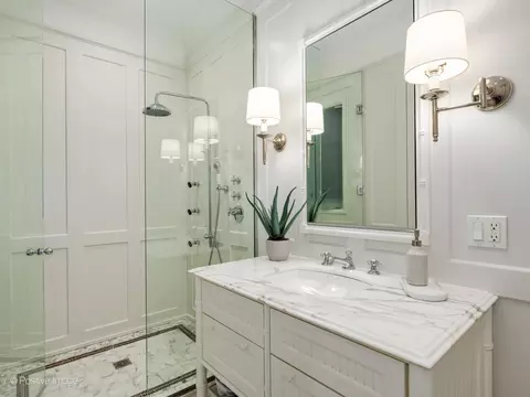 223 E Delaware Pl #3W, Chicago, IL 60611 photo 25