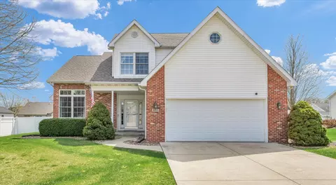 305 Prairieview Dr, Hudson, IL 61748