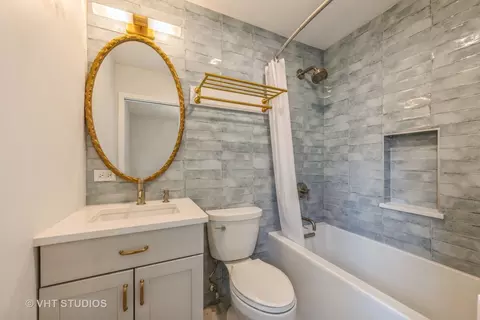 Bath - 1827 Golf View Dr, Bartlett, IL 60103 photo 2 of 3