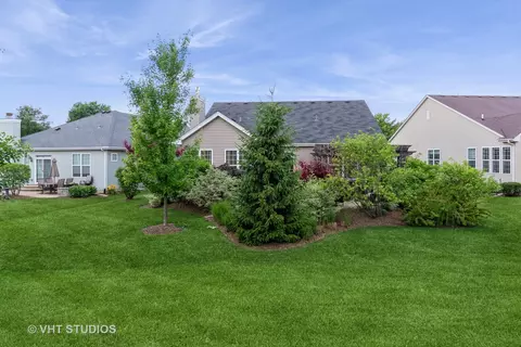 Exterior - 1177 Heathrow Ln, Aurora, IL 60502 photo 4 of 4
