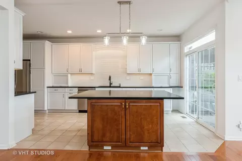 Kitchen - 1177 Heathrow Ln, Aurora, IL 60502 photo 1 of 2