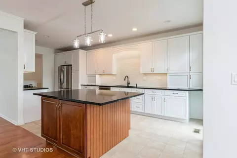 Kitchen - 1177 Heathrow Ln, Aurora, IL 60502 photo 2 of 2
