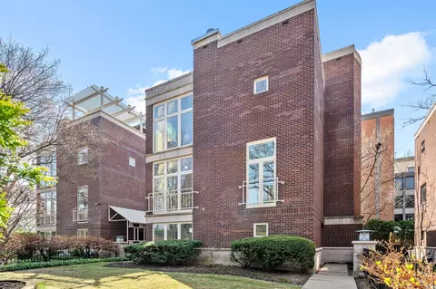 807 W Castlewood Ter, Chicago, IL 60640