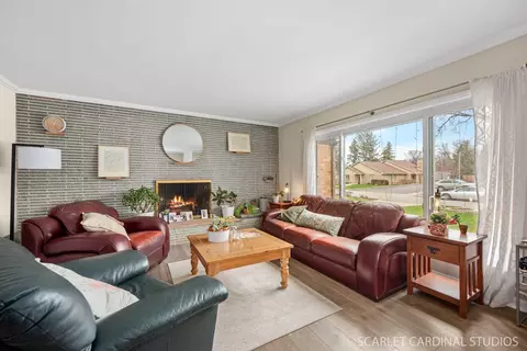 906 Howard St, Wheaton, IL 60187 photo 2