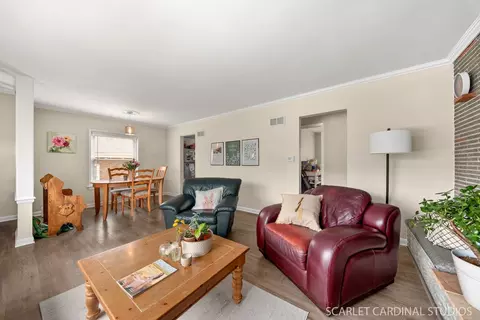 906 Howard St, Wheaton, IL 60187 photo 3