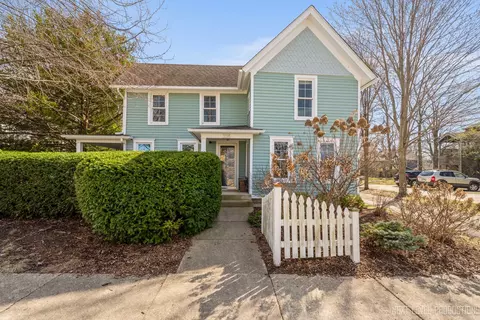 338 First St, Batavia, IL 60510