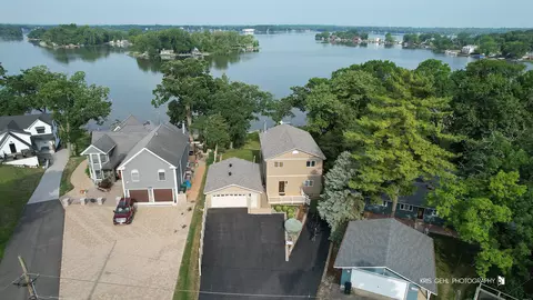 536 Circle Dr, Fox Lake, IL 60020