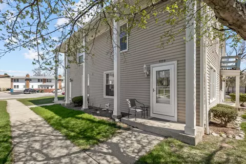 531 Darlene Ln #B, Glendale Heights, IL 60139