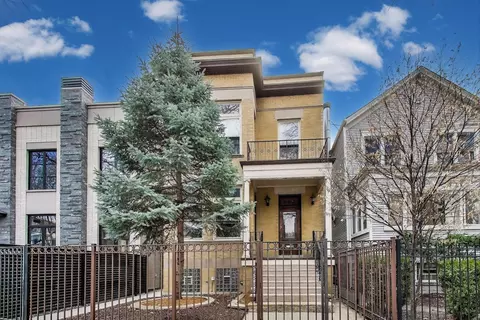 1123 W Wolfram St, Chicago, IL 60657