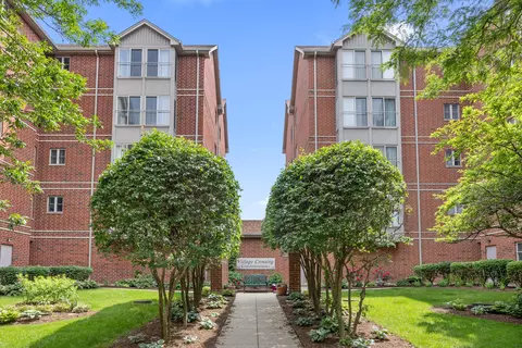 17 E Hattendorf Ave #205, Roselle, IL 60172