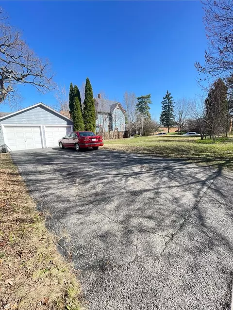 552 E Chicago St, Elgin, IL 60120 photo 2