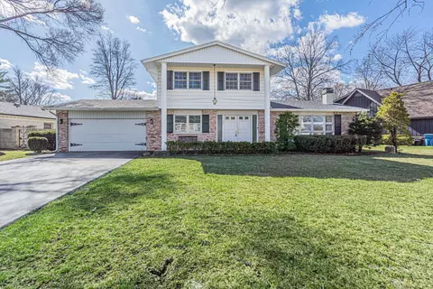 24 S Country Squire Rd, Palos Heights, IL 60463