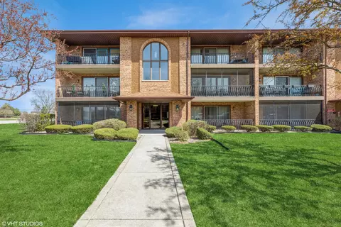 11101 Heritage Dr #2D, Palos Hills, IL 60465