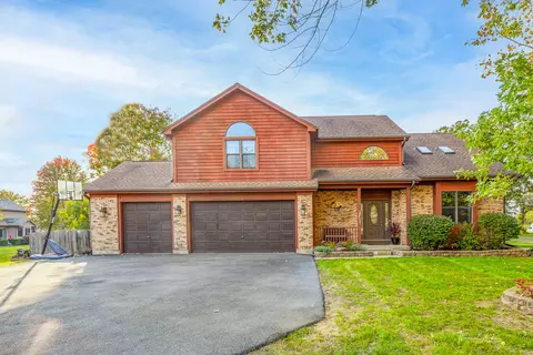 520 Apache Trl, Lake Villa, IL 60046
