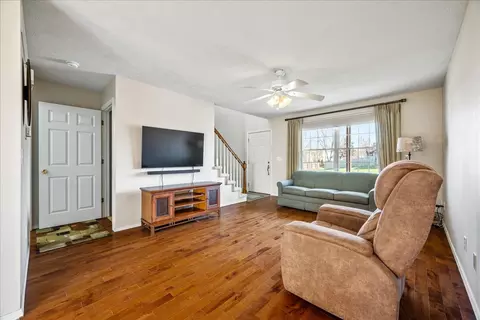 1326 Beacon Hill Ct, Normal, IL 61761 photo 2