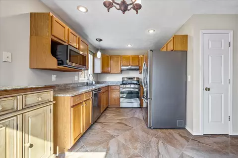 1326 Beacon Hill Ct, Normal, IL 61761 photo 6