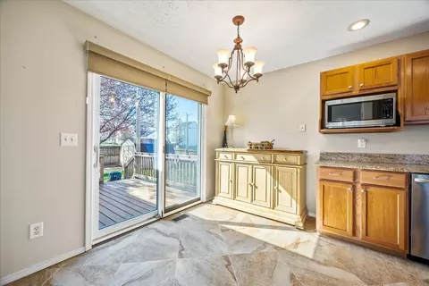 1326 Beacon Hill Ct, Normal, IL 61761 photo 5