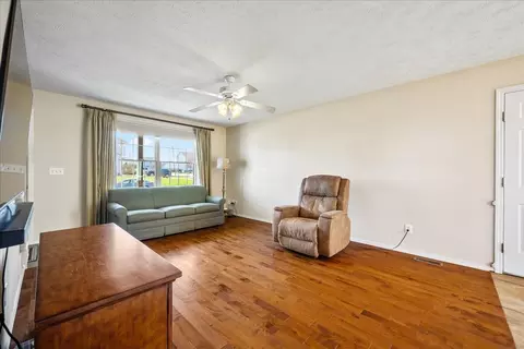 1326 Beacon Hill Ct, Normal, IL 61761 photo 3