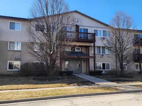 655 Deepwoods Dr #1F, Mundelein, IL 60060
