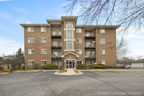 941 Swift Rd #204, Addison, IL 60101