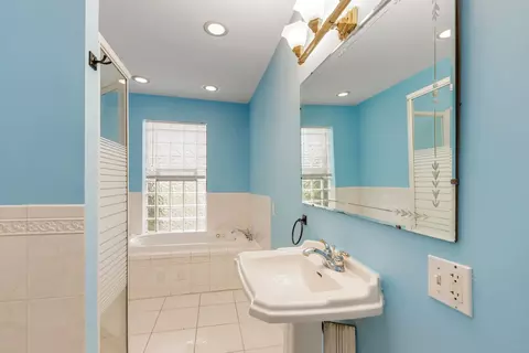 Bath - 535 E 112th St, Chicago, IL 60628 photo 1 of 3