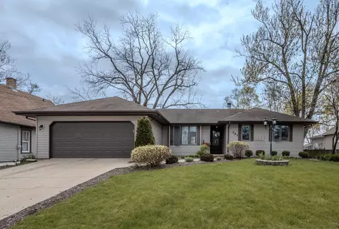 721 Adams St, Elgin, IL 60123