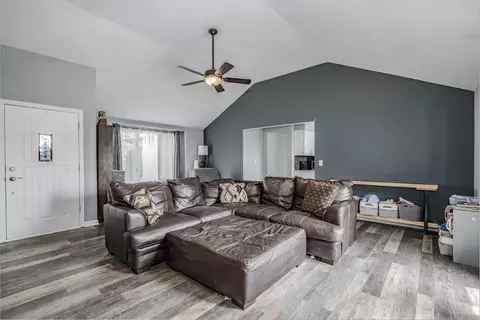 721 Adams St, Elgin, IL 60123 photo 2