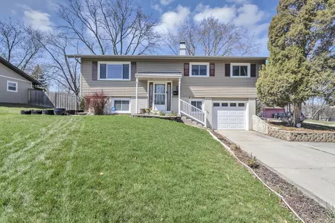 1430 Gentry Rd, Hoffman Estates, IL 60169