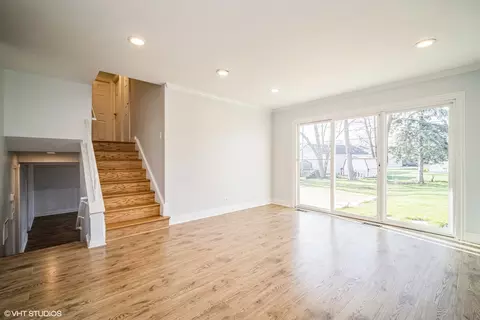 Living - 625 Baxter Ln, Hoffman Estates, IL 60169 photo 1 of 1