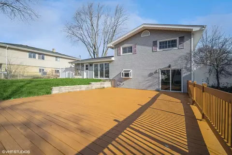 Exterior - 625 Baxter Ln, Hoffman Estates, IL 60169 photo 2 of 3