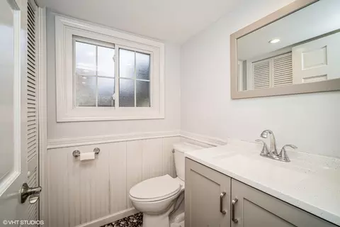 Bath - 625 Baxter Ln, Hoffman Estates, IL 60169 photo 1 of 2