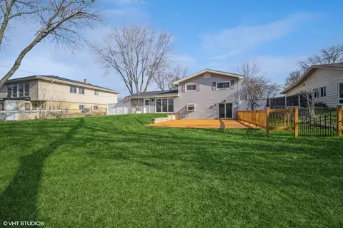 Exterior - 625 Baxter Ln, Hoffman Estates, IL 60169 photo 3 of 3