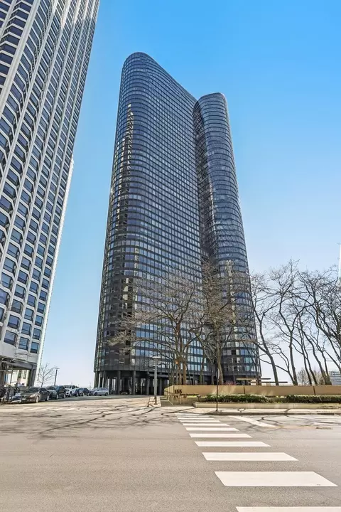 155 N Harbor Dr #1305, Chicago, IL 60601