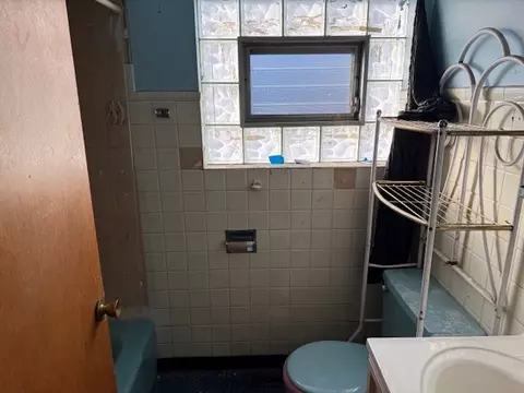 Bath - 1518 E 80th St, Chicago, IL 60619 photo 2 of 2