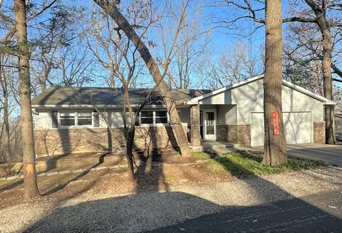 5578 S Park Place Dr, Rochelle, IL 61068