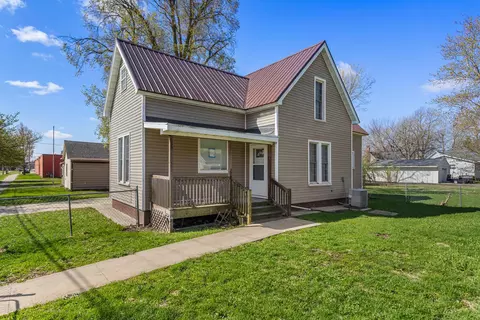 907 N Walnut St, Champaign, IL 61820