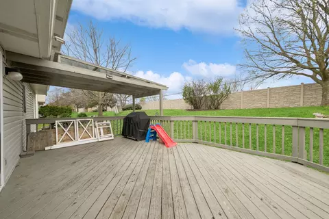 Exterior - 284 Windsor Dr, Bartlett, IL 60103 photo 2 of 3