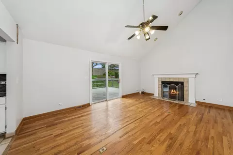 Living - 284 Windsor Dr, Bartlett, IL 60103 photo 2 of 2