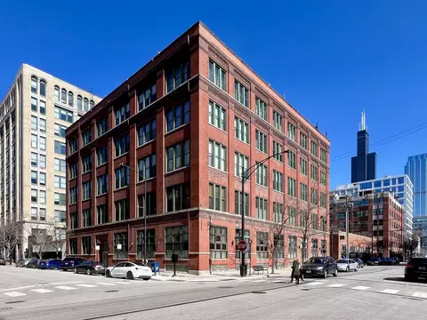 331 S Peoria St #101, Chicago, IL 60607