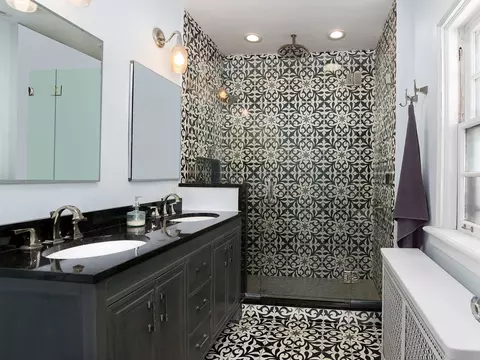Bath - 1341 Park Ave, River Forest, IL 60305 photo 2 of 4