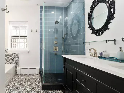 Bath - 1341 Park Ave, River Forest, IL 60305 photo 3 of 4
