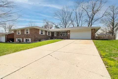 215 Foster Dr, Normal, IL 61761