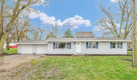 211 3rd St, Dewey, IL 61840 photo 2