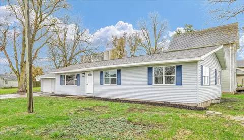 211 3rd St, Dewey, IL 61840