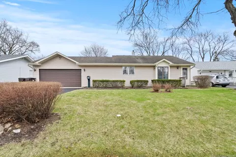 15 Rugby Rd, Lake Zurich, IL 60047